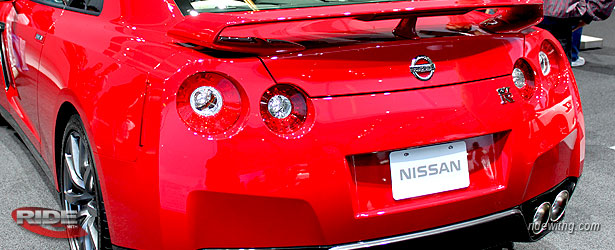 1103_nissan_gtr